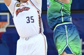 球速体育官网-转折点！上海久事造点机会，CBA季后赛清晨攻防权衡，质疑声仍在，更衣室氛围转暖的简单介绍